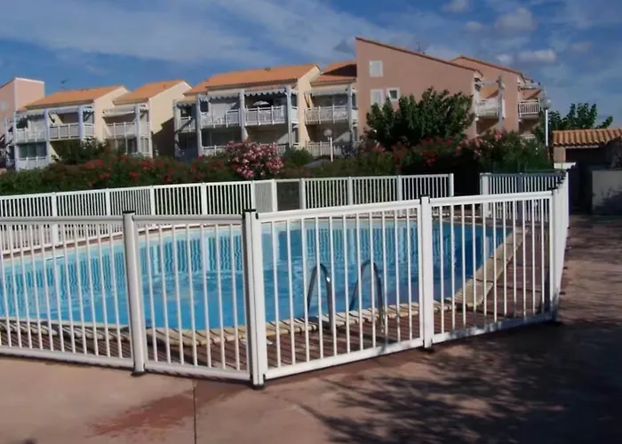 Le Petit Scarlett - Clim, Parking & Piscine Апартаменты *